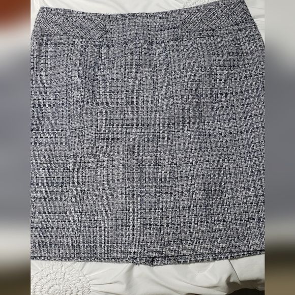 LOFT Dresses & Skirts - Loft Women Size 12 Tweed Style Grey Skirt Career Work Office Classy Silky Lining